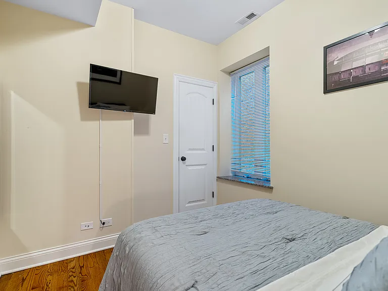 2117 W Irving Park Rd #3R — Photo 10