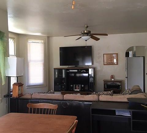 Large common room. floor heater grid.