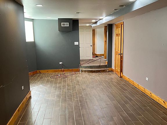 4th image of 2624 N Francisco Ave #1