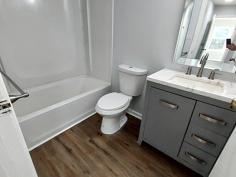 12 Heywood Ln — Photo 5