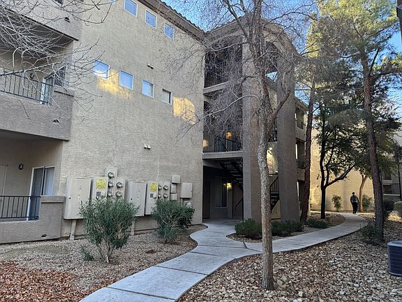 2nd image of 4400 S Jones Blvd Unit 1-1049