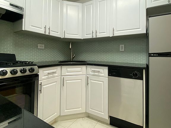 5th image of 435 W 57th St APT 2O