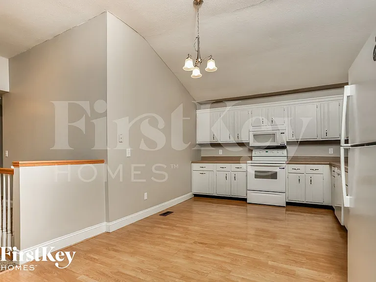 24 Pheasant Ln — Photo 5