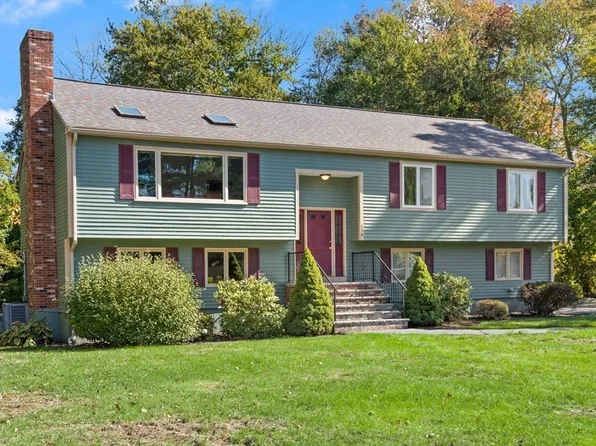 139 Clover Ln, Stoughton, MA 02072