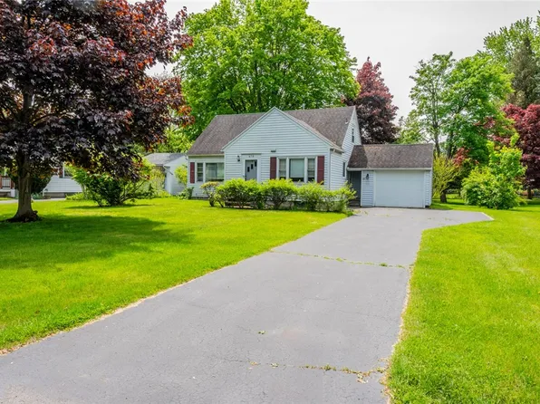 479 Hollywood Blvd, Webster, NY 14580