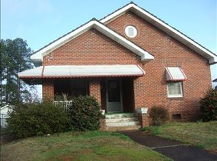 712 Holloway Ave, Greenwood, SC 29646
