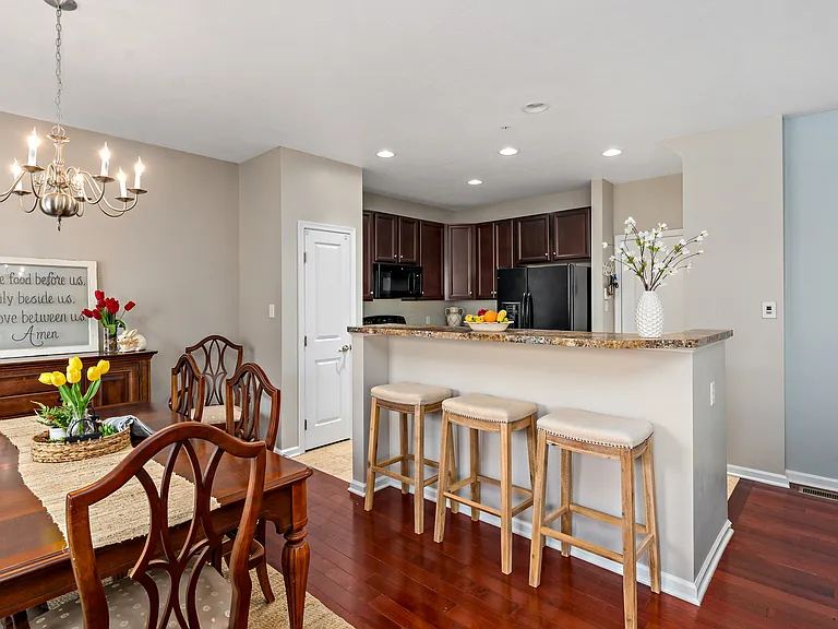 124 Cobblestone Dr — Photo 9
