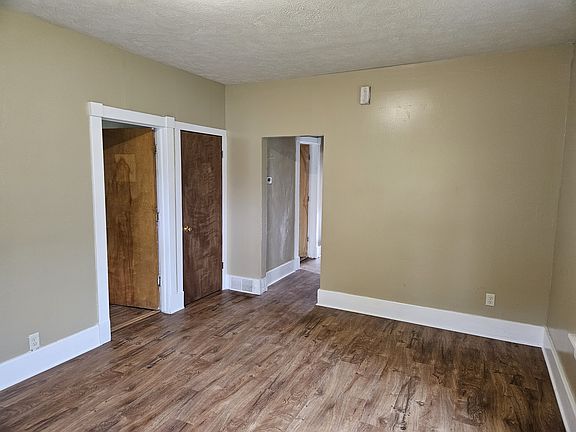 4th image of 1736 N Irving St