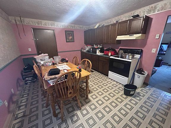 3rd image of 1405 Green Valley Dr