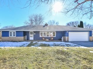 12223 Woodside Ct, Wauwatosa, WI 53226