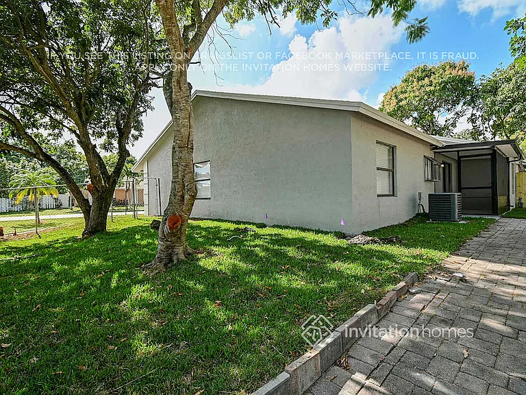 5825 Ithaca Cir W — Photo 22