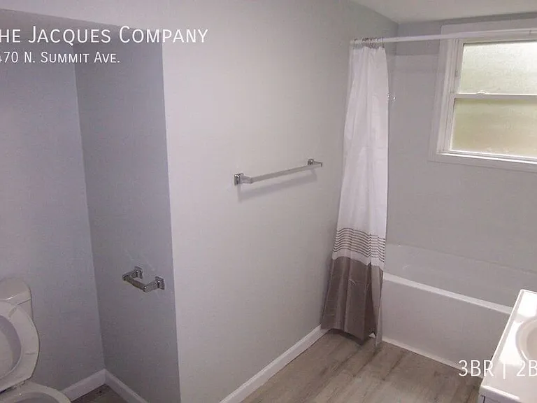 1470 N Summit Ave — Photo 15