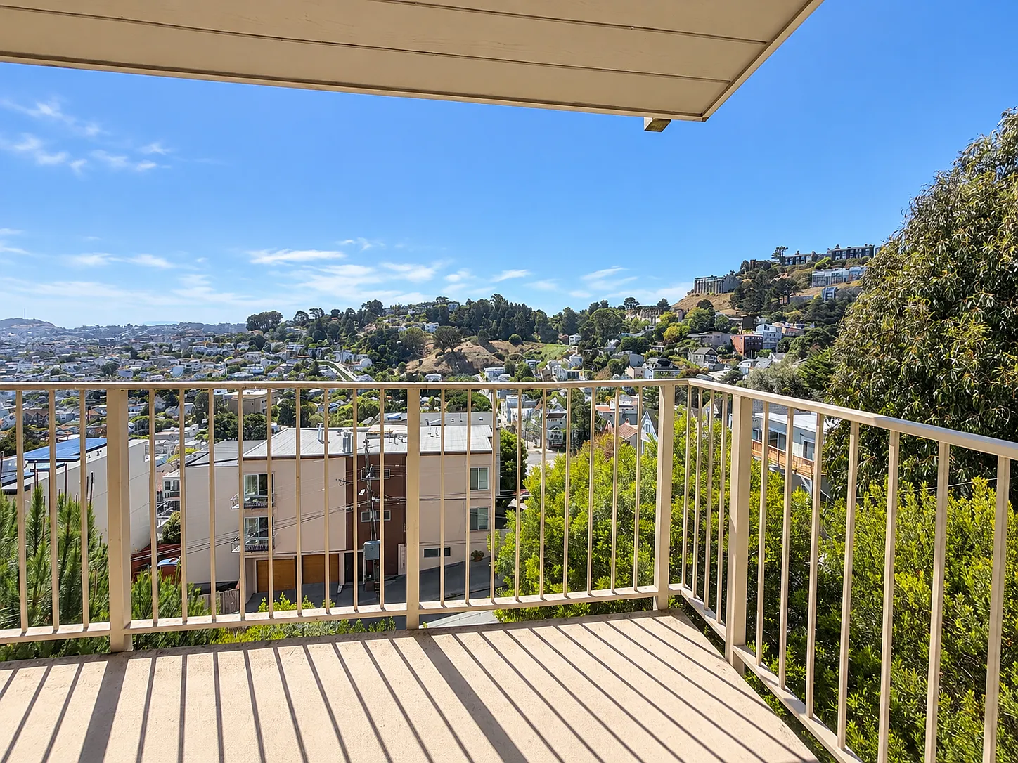 Bright 2BR with In-Unit Laundry & Optional Parking in Noe Valley — Photo 2