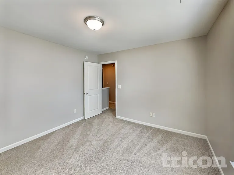 241 Saskatoon Dr — Photo 12