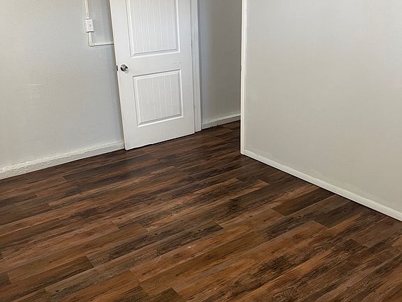 5th image of 3011 N Institute St
