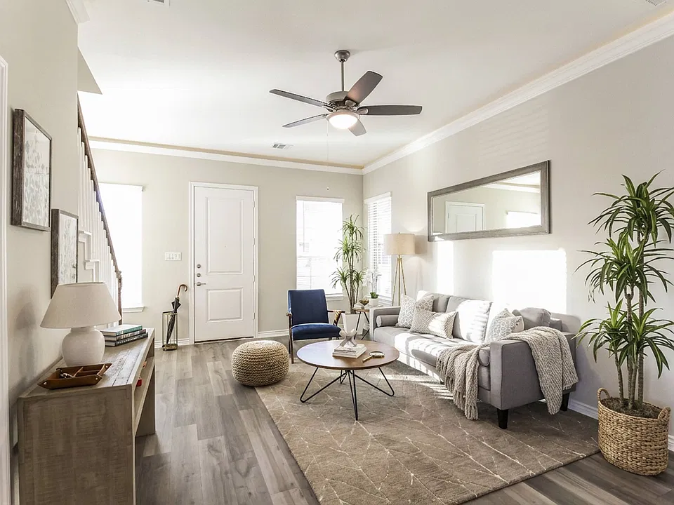 Living Room with Crown Molding