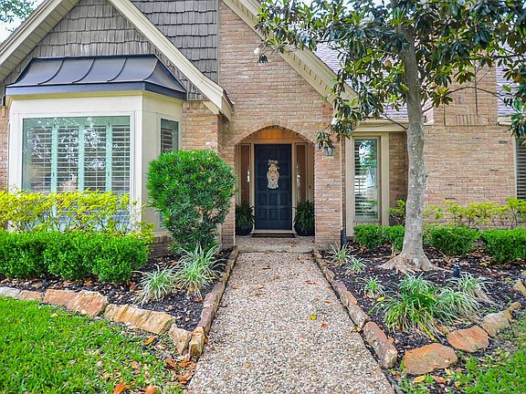 2nd image of 1607 Carters Grove Ln