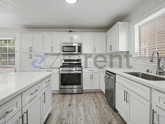 2nd image of 927 Freeman Ave
