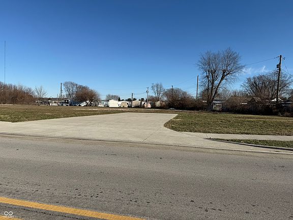 3rd image of 555 Commercial Blvd