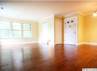 180 Arrowwood Ct, Red Bank, NJ 07701