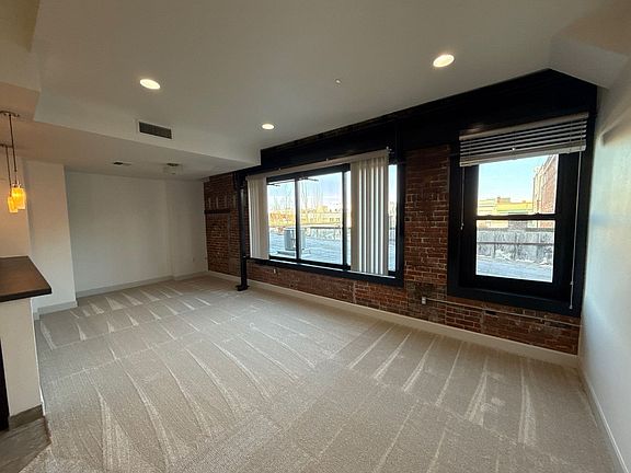 3rd image of 160 Liberty St NE #203