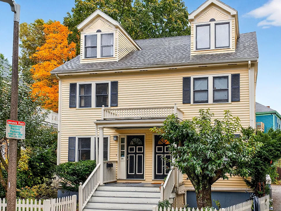 26 Newbern St #26