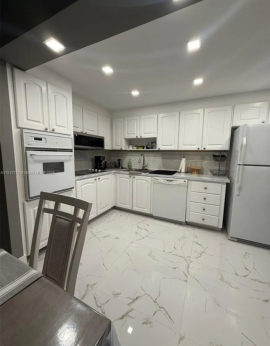Oceanview Building B Cond — Photo 3