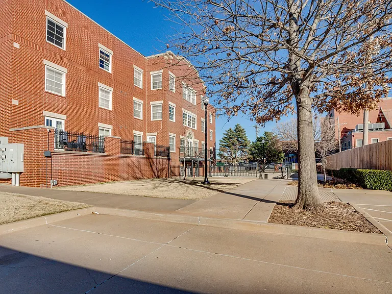 1209 N Harvey Ave #102 — Photo 41