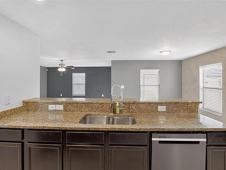 1115 Wynnmere Walk Ave — Photo 16