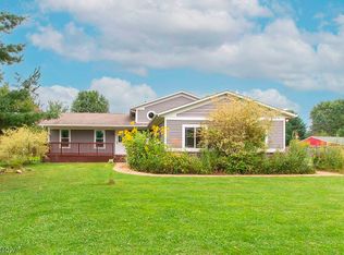 7311 Meadow View Dr, Seville, OH 44273