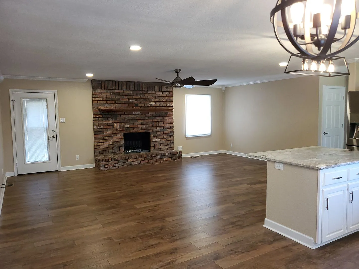 Beautiful Family Home with Neighborhood Lake Access — Photo 2
