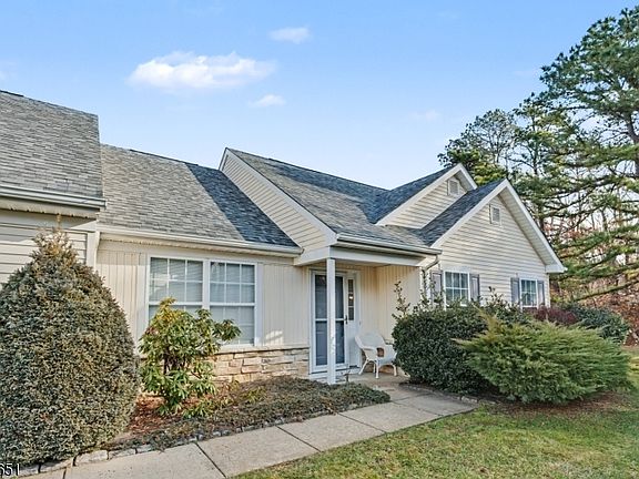 3rd image of 2401 Braddock Rd