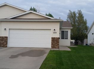 209 Suntree Ct, West Fargo, ND