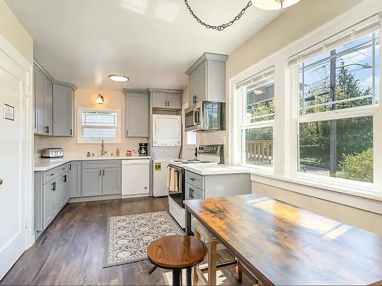 5002 Green Lake Way N #A — Photo 6