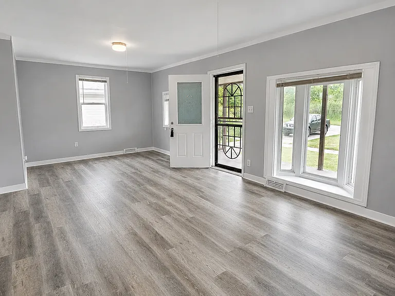 24641 Beverly St — Photo 4
