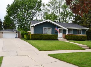 8821 W Hustis Ct, Milwaukee, WI 53224