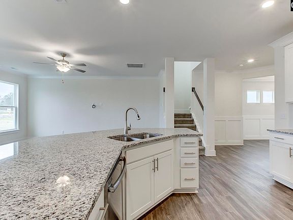 3rd image of 643 Thunder Gulch Ave