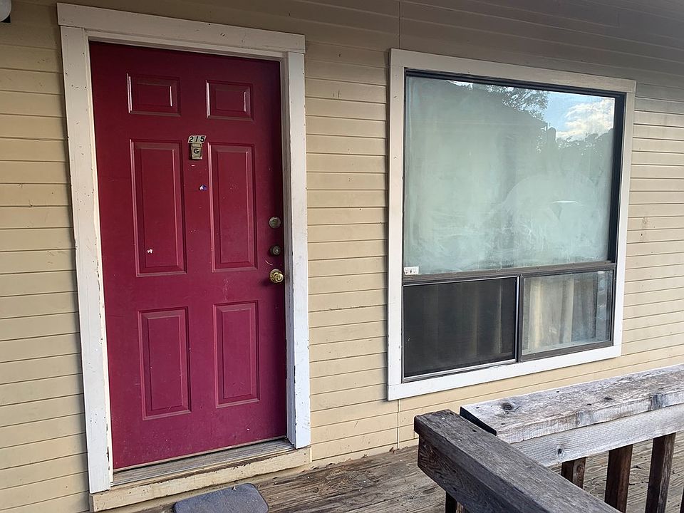 2nd image of 2120 Pearl St APT 215
