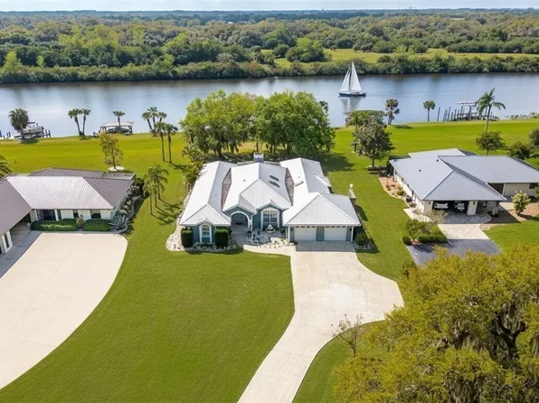 1261 Riverbend Dr, Labelle, FL 33935