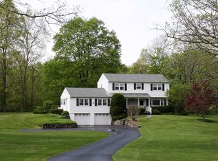 22 Meadow Ln, Pleasant Valley, NY 12569