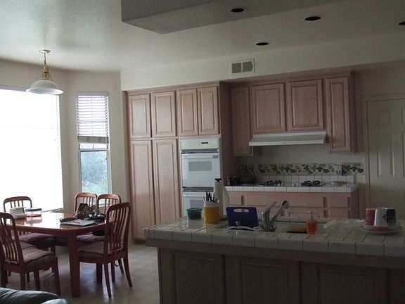 Open kitchen with golfcourse view