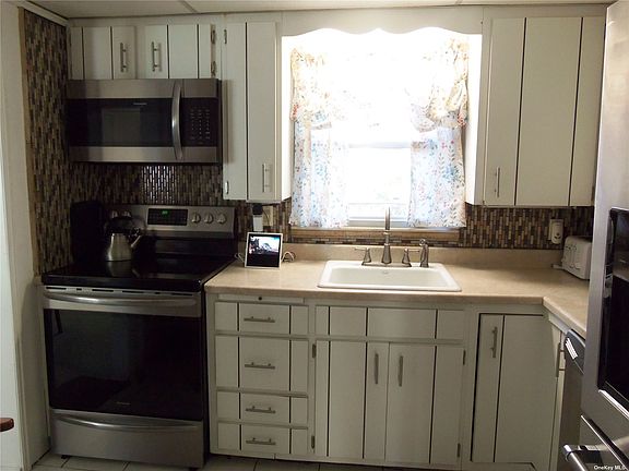 3rd image of 29 Hausch Blvd