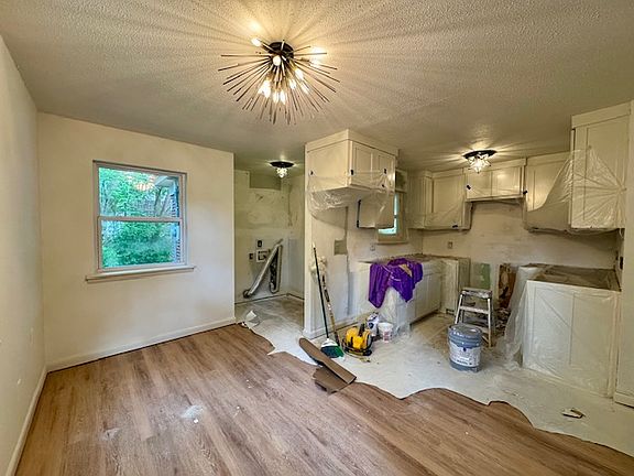 2nd image of 2301 Cottonwood Pl