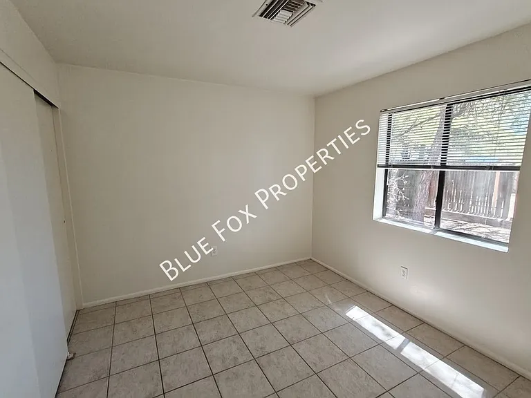 3318 E Bellevue St #B — Photo 27