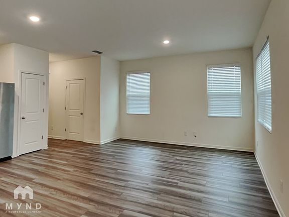 4th image of 2635 Coventry St