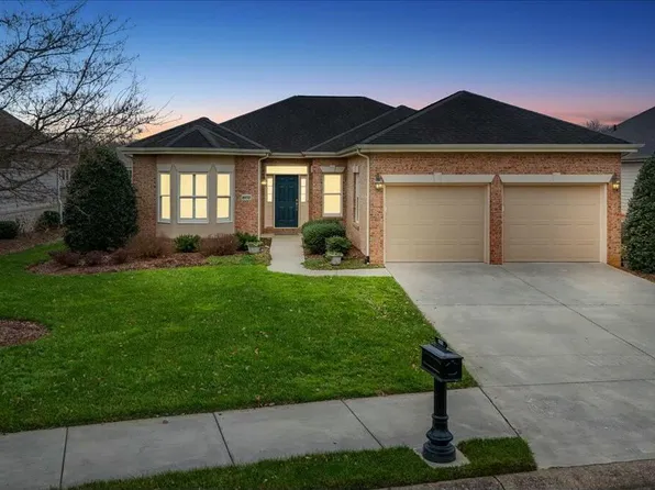 1032 Waterbrooke Ln, Johnson City, TN 37604