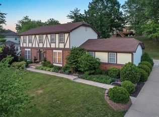 14956 Manor Ridge Dr, Chesterfield, MO 63017