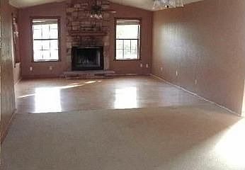 4th image of 9009 Glenn Dr