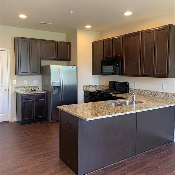 3406 Castleberry Village Cir #58 — Photo 2