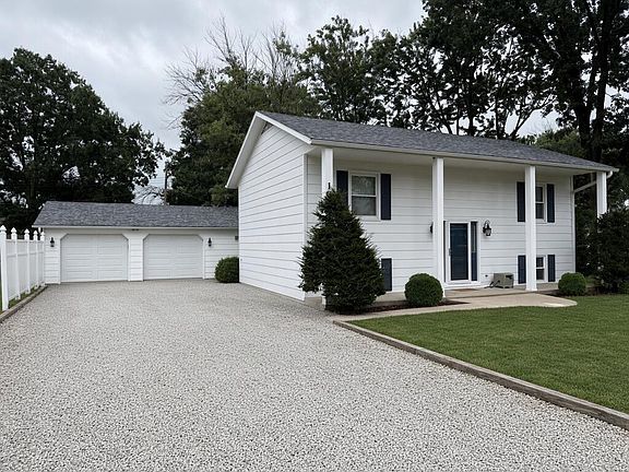3rd image of 1000 Cecile Ln
